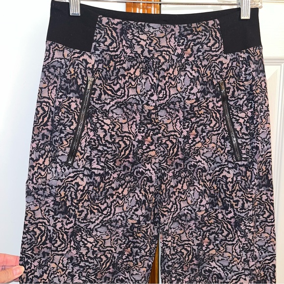 Athleta Trekkie North Joggers in Kinetic Abstract - Picture 5 of 14